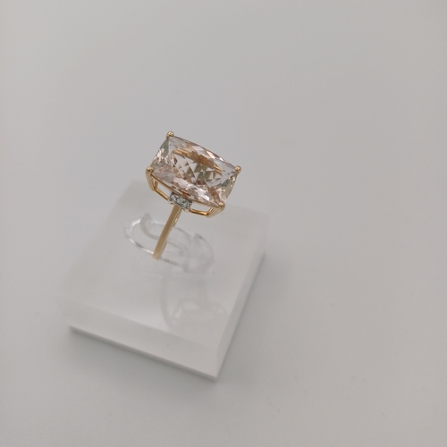 26 - A Pretty and Simple Single White Stone Ring
- size N
- weight 3.18g
- 9ct yellow gold