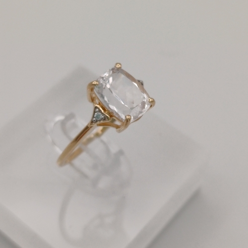 28 - A Dainty Single White Stone Ring
- size N
- weight 2.02g
- 9ct yellow gold