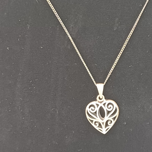 36 - Pretty Heart Pendant with 16