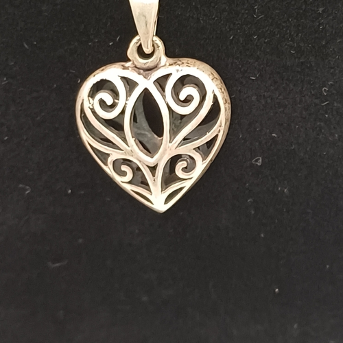 36 - Pretty Heart Pendant with 16