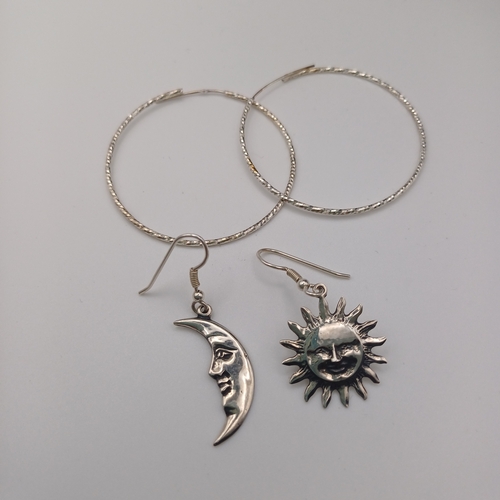 53 - Two pairs of earrings:
1- hoops
1 - Sun and Moon