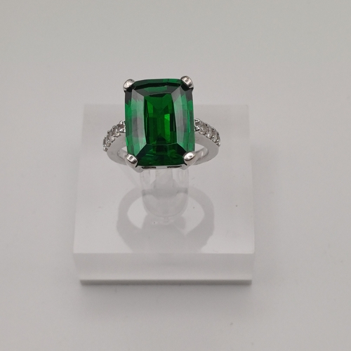 61 - A pretty Green Stone Emerald Cut Ring
- 925 silver
- size M
- weight 8.62g