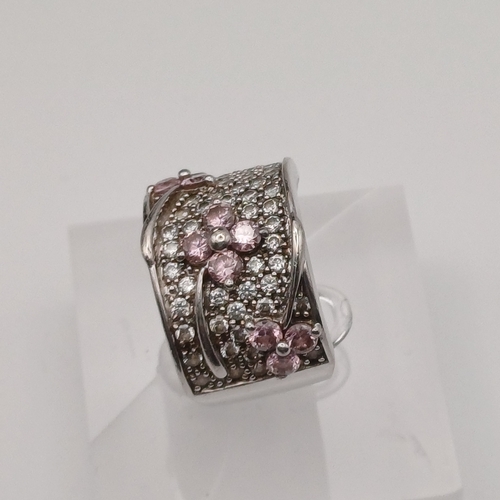 64 - Wide Ladies Ring in Silver with a Flower Design with Pink Stones
- size N
- weight 10.09g
- 925 silv... 