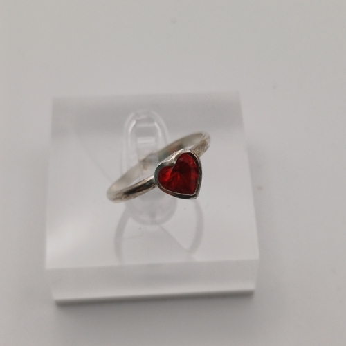 68 - Collection of 7 Ladies Rings with either Pink Stones or Red Stones.
- size range L to O
- collective... 