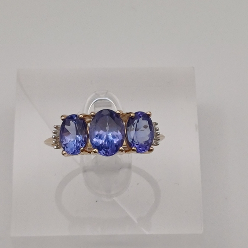 77 - Pretty Tanzanite Three Stone Ring
- 9ct yellow gold
- size R
- weight 2.45g