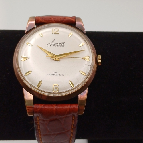 81 - A very elegant Gent's Accurist 21 Jewels Antimagnetic Watch with  brown leather strap
- 9ct case
- w... 