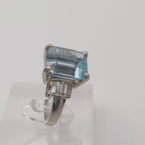 85 - An Aquamarine and Diamond Ring.  Each side of this stunningly beautiful Aquamarine are Diamonds set ... 