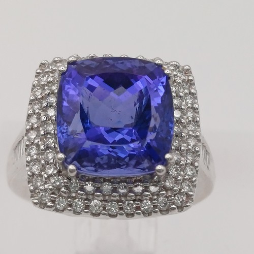 86 - A Stunning Tanzanite and Diamond Ring. 
- stone weight: 
Tanzanite 10 ct Diamond 1 ct
- weight 10.20... 