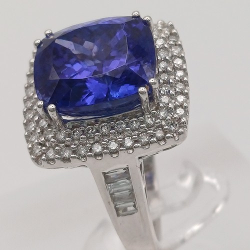 86 - A Stunning Tanzanite and Diamond Ring. 
- stone weight: 
Tanzanite 10 ct Diamond 1 ct
- weight 10.20... 