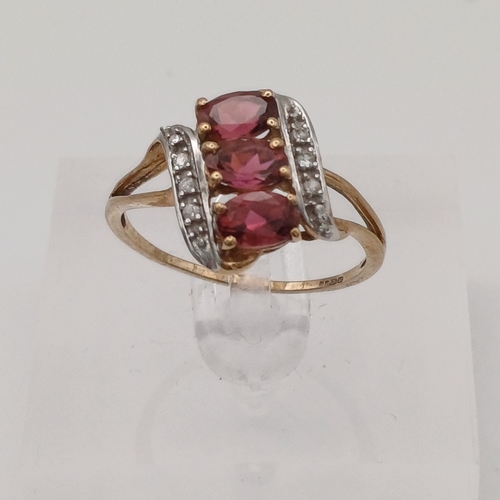 90 - A nice vintage ring with Blush Tourmaline and White Stone
- weight 2.30g
- 9ct yellow gold
- Size R