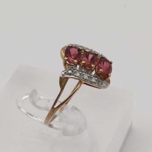 90 - A nice vintage ring with Blush Tourmaline and White Stone
- weight 2.30g
- 9ct yellow gold
- Size R