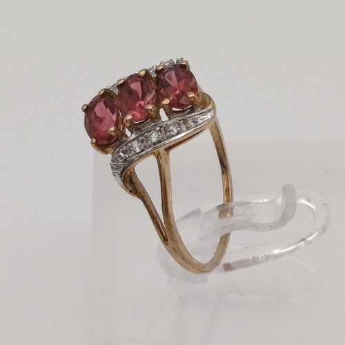 90 - A nice vintage ring with Blush Tourmaline and White Stone
- weight 2.30g
- 9ct yellow gold
- Size R