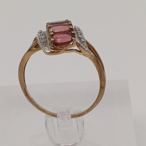 90 - A nice vintage ring with Blush Tourmaline and White Stone
- weight 2.30g
- 9ct yellow gold
- Size R