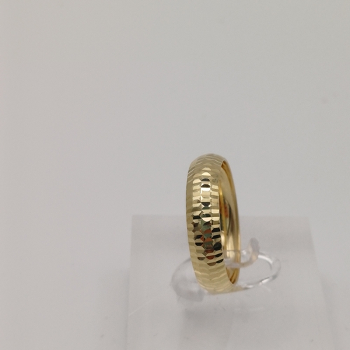 96 - And now a second amazing light weight Gent's Gold Band.
- size W
- weight 0.85g
- 9ct yellow gold