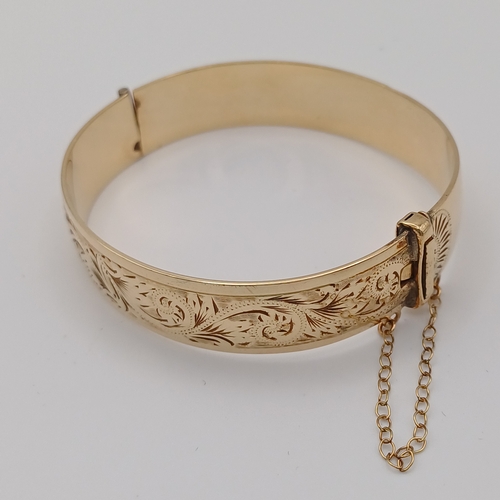 98 - A very pretty engraved design one side hing bangle
- weight 29.24g
- 1/5th 9ct rolled gold