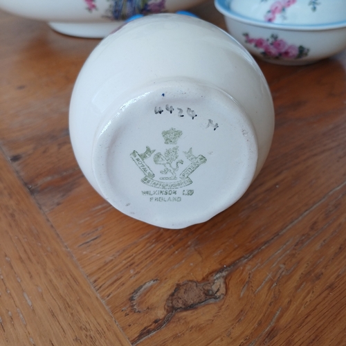 25 - This is a really lovely Royal Staffordshire Wash Jug, Bowl, Four Piece Soap Dish and Cup set in a ve... 