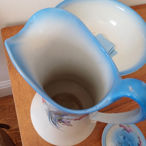 25 - This is a really lovely Royal Staffordshire Wash Jug, Bowl, Four Piece Soap Dish and Cup set in a ve... 