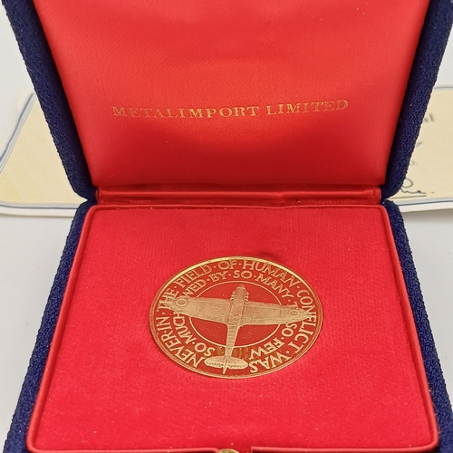 114 - 25th Anniversary Battle of Britain Commemorative Medal.  Boxed and Certificate
- weight 17.96g (0.56... 