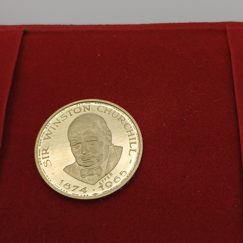 115 - Sir Winston Churchill Commemorative Medal.  Boxed and Certificate
- 18ct gold
- weight 7.73g (0.241 ... 