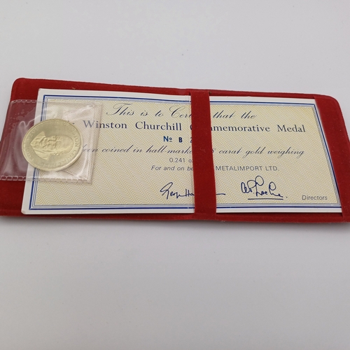 115 - Sir Winston Churchill Commemorative Medal.  Boxed and Certificate
- 18ct gold
- weight 7.73g (0.241 ... 