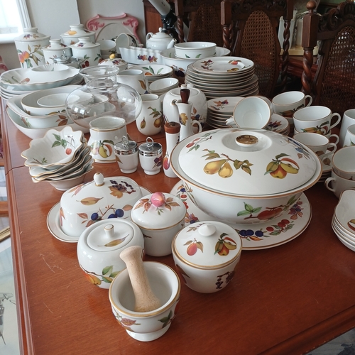 76 - An extensive Royal Worcester Collection of cups/saucers; coffee cups/saucers; mugs; serving dishes; ... 