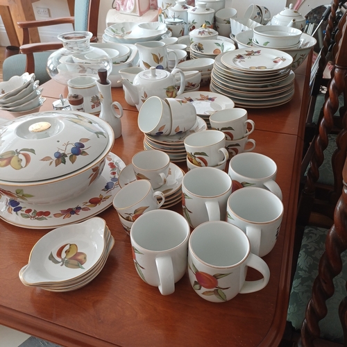 76 - An extensive Royal Worcester Collection of cups/saucers; coffee cups/saucers; mugs; serving dishes; ... 