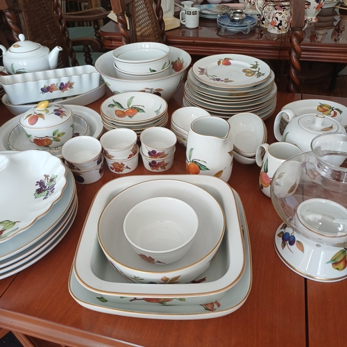 76 - An extensive Royal Worcester Collection of cups/saucers; coffee cups/saucers; mugs; serving dishes; ... 