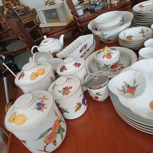 76 - An extensive Royal Worcester Collection of cups/saucers; coffee cups/saucers; mugs; serving dishes; ... 