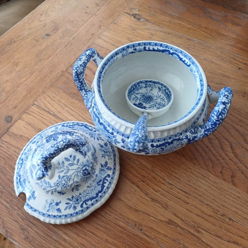 86 - SPODE Blue Room Collection.  This is a lovely collection in good used condition. It consists of:
- 3... 