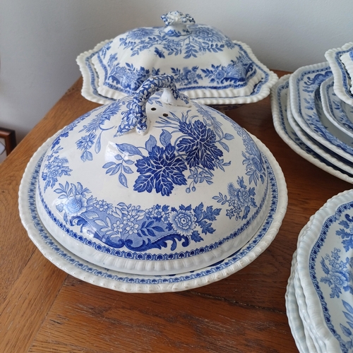 86 - SPODE Blue Room Collection.  This is a lovely collection in good used condition. It consists of:
- 3... 