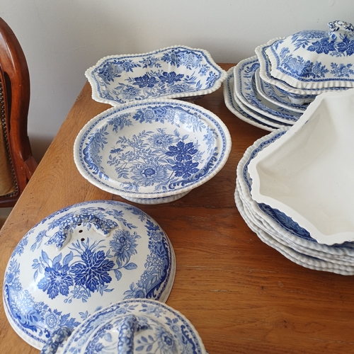 86 - SPODE Blue Room Collection.  This is a lovely collection in good used condition. It consists of:
- 3... 