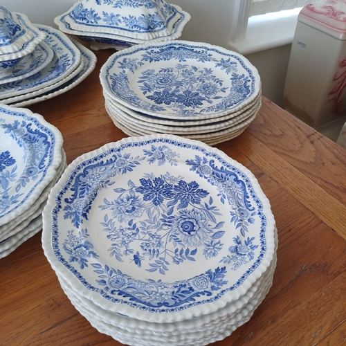 86 - SPODE Blue Room Collection.  This is a lovely collection in good used condition. It consists of:
- 3... 