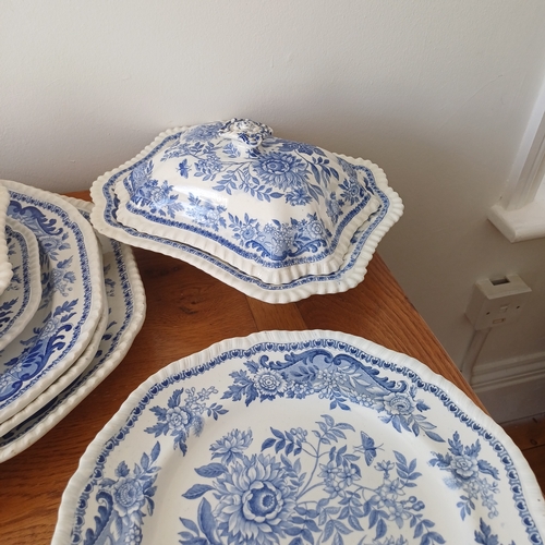 86 - SPODE Blue Room Collection.  This is a lovely collection in good used condition. It consists of:
- 3... 