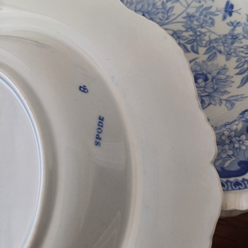 86 - SPODE Blue Room Collection.  This is a lovely collection in good used condition. It consists of:
- 3... 