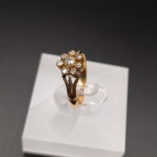 2 - Really lovely Ladies Victorian Diamond Cluster Ring
- 8 diamonds
- 15 ct yellow gold
- 3.6 g
- size ... 