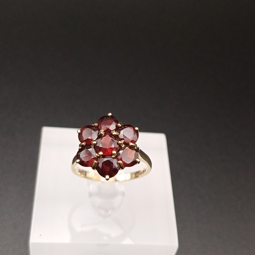 6 - Large Garnet Cluster Ring
- 7 stones
- 3.2 g
- size P
- 1960's
- 9 ct yellow gold