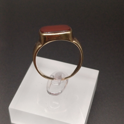 11 - Gent's 1940's  Carnelian Signet Ring, really lovely colour stone.
- 9 ct yellow gold
- size W
- 7.8 ... 