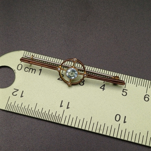 22 - Bar Brooch with Aquamarine stone
- 14 ct yellow gold
- 2.2 g