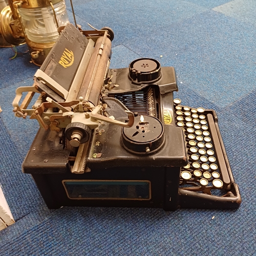 43 - Antique Royal Typewriter Early 1900's.  In need of a bit of TLC