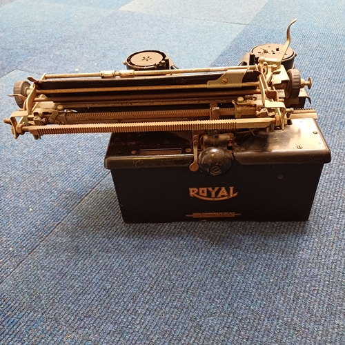 43 - Antique Royal Typewriter Early 1900's.  In need of a bit of TLC