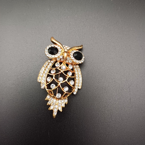 63 - Stunning Crystal Owl Pin Brooch would look lovey on a coat or jacket.  Would make a nice little Chri... 