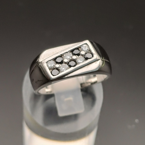 76 - Lovely White and Black Stone Silver 925 Heavy Ring.
- size T
- weight 7.4 g