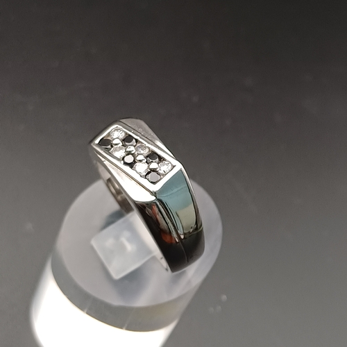 76 - Lovely White and Black Stone Silver 925 Heavy Ring.
- size T
- weight 7.4 g