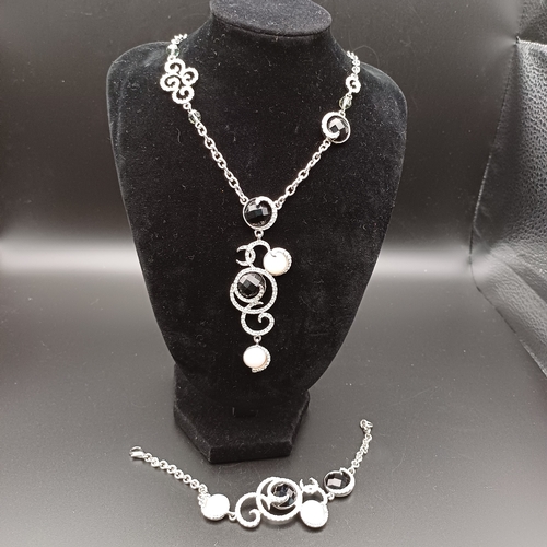 78 - Stunning piece of costume jewellery to bling up any party outfit.  Necklace and Bracelet with Black ... 