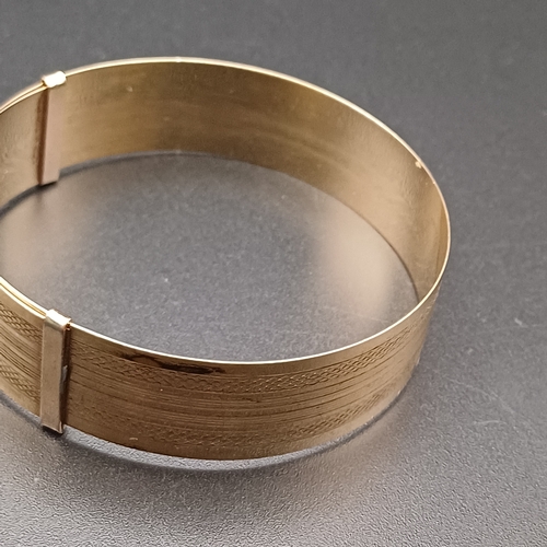 4 - Expanding Gold Plated Wide Bangle with a simple design and the bangle weighs 14.7 g