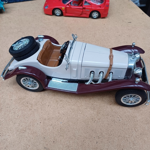 40 - Collection of Burago Cars:
1 x Alfa Romeo 2300 Spider 1932 (1/18)
2 x Mercedes Benz SSK 1928 (1/18)
... 