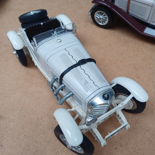 40 - Collection of Burago Cars:
1 x Alfa Romeo 2300 Spider 1932 (1/18)
2 x Mercedes Benz SSK 1928 (1/18)
... 