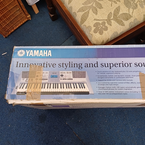 51 - Yamaha Keyboard PSR-E413 boxed and is very good condition.  It would appear it has been hardly used ... 