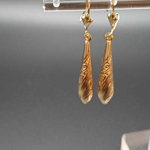 41 - Two pairs of gold drop earrings total weight 2.0 g