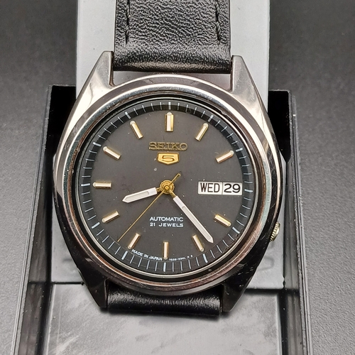 66 - Two Seiko Watches both in working order
1 x Automatic Date Adjust
1 x Date Adjust SQ